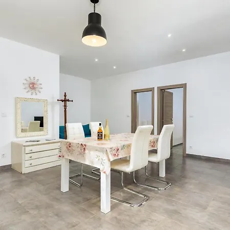 In With Kitchen Appartement