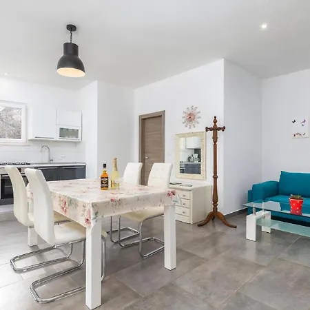 Appartement In With Kitchen *