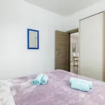 2 Bedroom Gorgeous In Apartment *