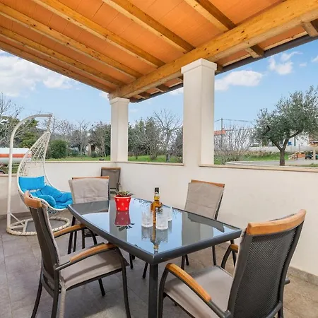 Apartment 2 Bedroom Gorgeous In