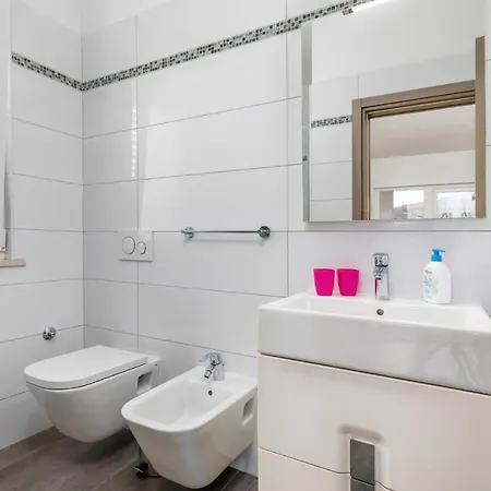 Apartment In With Kitchen *